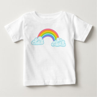 Niños con camisetas arco iris