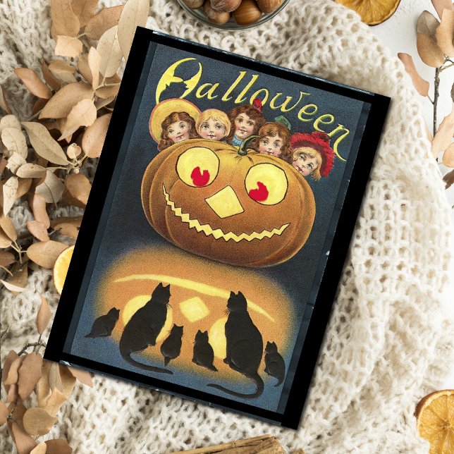 Niños de Halloween de época escondidos detrás de l (Subido por el creador)