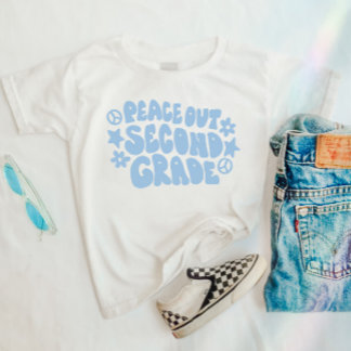 Niños desarollan camiseta de segundo grado en azul