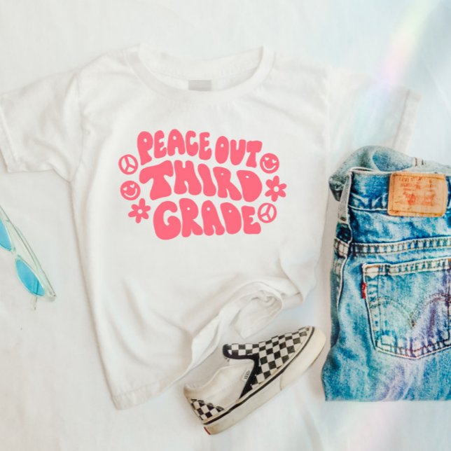 Niños desarollan camiseta de tercer grado en rosa (Subido por el creador)