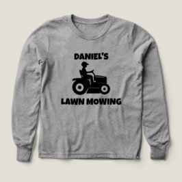 Niños divertidos montando en la ducha de césped