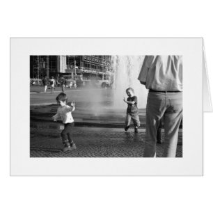 Niños en la fuente de Berlín