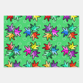 Niños envolviendo papel de hojas de corazón 