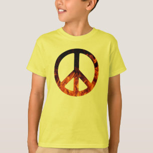 Niños flamean camiseta de signo de paz