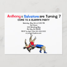 Niños gemelos luchan contra la invitación al cumpl