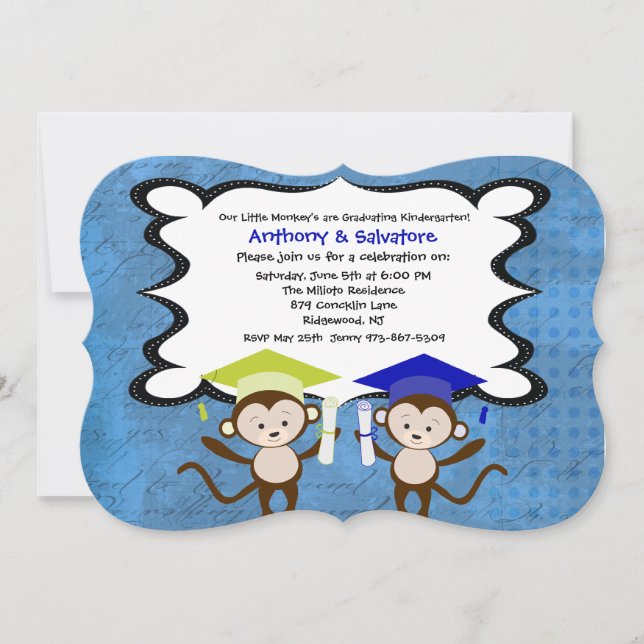 Niños gemelos montando alrededor de la invitación  (Anverso)