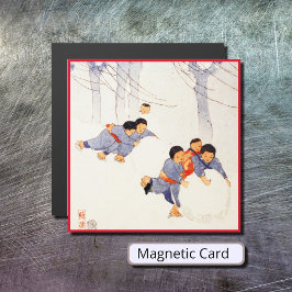 Niños japoneses rodando grandes bolas de nieve