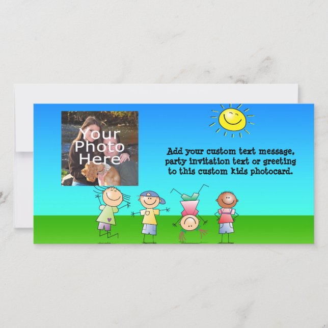 Niños jugando al aire libre en un día soleado (Anverso)