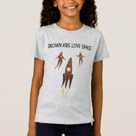 Niños marrones adoran la camiseta de los niños del