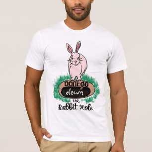 No bajes la camiseta blanca del agujero de conejo