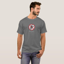 No entre en la camiseta gris