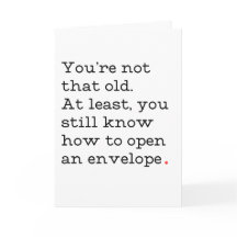 No eres esa vieja tarjeta de cumpleaños divertida