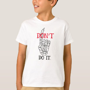 NO HAGAS LA camiseta de un chico