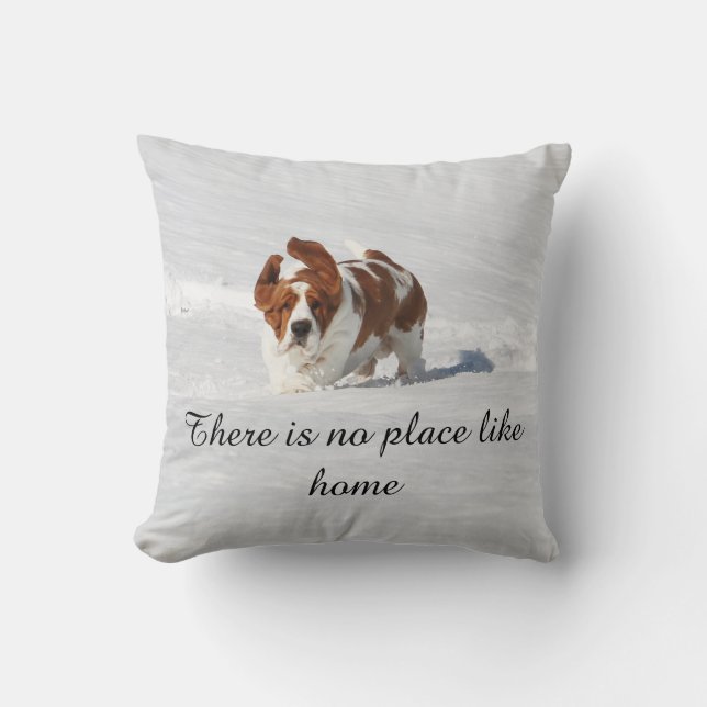 "No hay lugar como" la almohada casera w/Basset (Anverso)