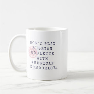 No juegue la taza de café de la ruleta rusa
