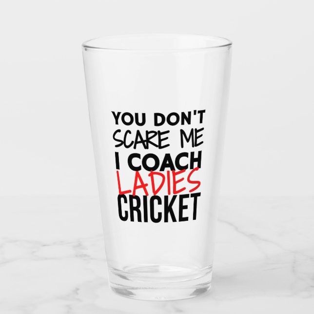 No me asustas, entrenaré chicas de críquet (Anverso)