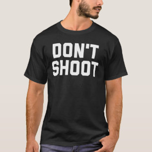 No tire la camiseta de los hombres