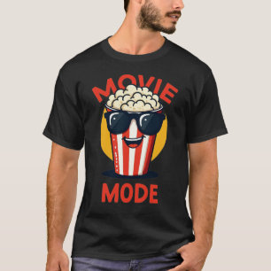 Noche de cine con camiseta de palomitas