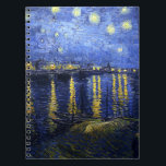 Noche estrellada de Van Gogh sobre el cuaderno de<br><div class="desc">Noche estrellada de Van Gogh sobre el cuaderno de Rhone. Pintura al óleo en lona a partir de 1888. Uno de la noche más querida de Van Gogh ajardina, noche estrellada sobre las capturas de Rhone el cielo nocturno que estalla sobre el muelle eastside de la ciudad francesa de Arles....</div>