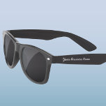 Nombre comercial promocional Gafas de sol<br><div class="desc">Agregue su nombre comercial,  sitio web o texto a personalizar de ambos lados en una tipografía de escritura moderna.</div>
