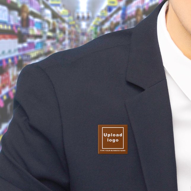 Nombre comercial y botón cuadrado marrón del logot (Build brand name awareness. Your business name and logo on brown square button.)