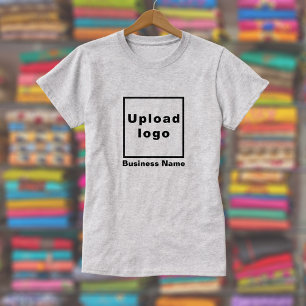 Nombre comercial y logo de la camiseta gris de la 