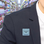 Nombre comercial y logotipo botón cuadrado azul cl<br><div class="desc">Botón cuadrado que puede personalizar para poner su nombre comercial y logotipo. Puede usar este botón como accesorio uniforme de su personal. También puede utilizarlo como accesorio de embalaje. También puede incluirlo en sus materiales de marketing para promocionar su negocio o promocionar su marca a sus clientes. Botón que se...</div>