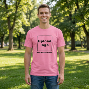 Nombre comercial y logotipo en camiseta rosa