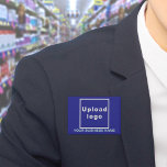 Nombre comercial y logotipo en el botón Rectángulo<br><div class="desc">Botón rectángulo azul que puede personalizar escribiendo su nombre de negocio y cargando su logotipo de negocio. Personalizar y úselo como un accesorio uniforme para anunciar su negocio o promocionar su marca a clientes o clientes. Accesorio de personalizable que puede utilizar como material de marketing para crear conciencia de marca....</div>