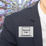 Nombre comercial y logotipo en el botón Rectángulo<br><div class="desc">Botón rectángulo blanco que puede personalizar escribiendo su nombre de negocio y cargando su logotipo de negocio. Personalizar y úselo como un accesorio uniforme para anunciar su negocio o promocionar su marca a clientes o clientes. Accesorio de personalizable que puede utilizar como material de marketing para crear conciencia de marca....</div>