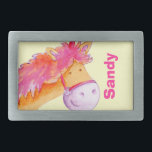 Nombre de caballo niños hebilla rosa de cinturón a<br><div class="desc">Hebilla ecuestre para los niños personalizares con su nombre o el de su caballo o poni. Este ejemplo dice "Sandy". Hebilla para los jóvenes jinetes y los niños que aman los ponis. Perfecto para padres de jóven jinetes y centros de aprendizaje ecuestre y niños en campamentos escolares. Pintado y diseñado...</div>