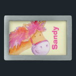 Nombre de caballo niños hebilla rosa de cinturón a<br><div class="desc">Hebilla ecuestre para los niños personalizares con su nombre o el de su caballo o poni. Este ejemplo dice "Sandy". Hebilla para los jóvenes jinetes y los niños que aman los ponis. Perfecto para padres de jóven jinetes y centros de aprendizaje ecuestre y niños en campamentos escolares. Pintado y diseñado...</div>