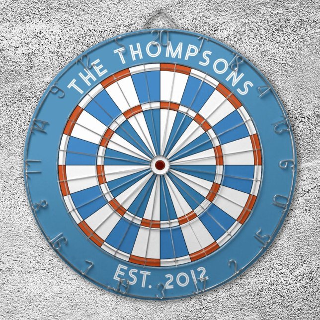 Nombre de familia personalizado tablero blanco azu (A modern sporty blue and white dart board. Great Father's Day gift. Perfect for a game room.)