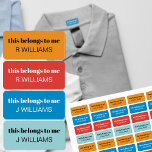 Nombre de la ropa infantil que me pertenece a mi c<br><div class="desc">Etiquetas personalizadas para ropa infantil y uniforme escolar. Puede agregar hasta 4 nombres diferentes a estas etiquetas lavables. El texto dice "esto me pertenece" en la tipografía minúscula moderna seguida del nombre de su hijo. El conjunto está decorado con una agradable paleta de colores naranja,  azul,  rojo y agua.</div>