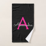 Nombre de Monograma de Guión Negro Rosa Caliente<br><div class="desc">Toalla de baño con guión simple negro y rosado caliente. Esto hace que el dulce perfecto cumpleaños 16,  boda,  ducha de novia,  aniversario,  ducha de bebé o fiesta de soltera sea regalo para alguien que ama el lujo glam y los estilos de moda.</div>