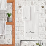 Nombre de monograma femenino con letra moderna en<br><div class="desc">Cuaderno espiral planificador con monograma de nombre en letra simple en blanco y negro. Esto hace el regalo perfecto para cumpleaños dulces 16,  boda,  despedida de soltera,  aniversario,  baby shower o fiesta de despedida de soltera para alguien que ama el lujo glamoroso y los estilos chic.</div>