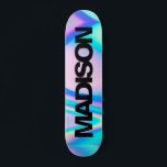 Nombre de skateboard personalizado Holográfico neg<br><div class="desc">Personalice fácilmente este colorido Skateboard en el diseño abstracto Holográfico Rainbow Pastel Wave con un tipo de letra sans serif negro y fresco en la estética de Unicornio con un toque moderno y lindo de hada. Agregue su nombre, elija el tipo de letra, cambie el tamaño y la posición, agregue...</div>