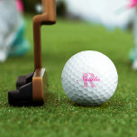 Nombre del monograma rosado del golf y bolas de go<br><div class="desc">Damas divertidas o chicas jugando al golf bailes de golf con tu nombre y apellido inicial. Las bolas leen Natalie R o personalizan con su propio nombre e inicial. Diseñado por Sarah Trett.</div>