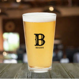 Nombre inicial y apellido de color negro estilizad