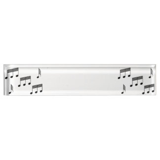 Nombre La música observa la placa de identificación