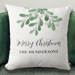 Nombre personalizado Cojín decorativo de Navidades<br><div class="desc">Esta almohada festiva está decorada con mistletoe acuarela y Feliz Navidad en una tipografía elegante. Fácil personalizable con el nombre de su familia. Porque creamos nuestra obra de arte no encontrarás esta imagen exacta de otros diseñadores. Acuarela original © Michele Davies.</div>