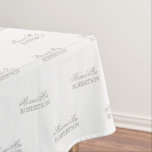 Nombre personalizado Sr. y los manteles de la fies<br><div class="desc">Nombre personalizado Sr. y manteles de la fiesta nupcial de la señora. La decoración de las mesas es elegante y de diferentes tamaños. Forma rectangular. Impresión con clase con un patrón de tipografía de escritura. Color gris claro o personalizado. El diseño realmente especial también se puede hacer más pequeño o...</div>