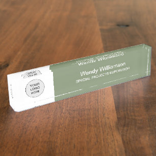 Nombre Placa de Nomenclatura de Escritorio Verde con logo
