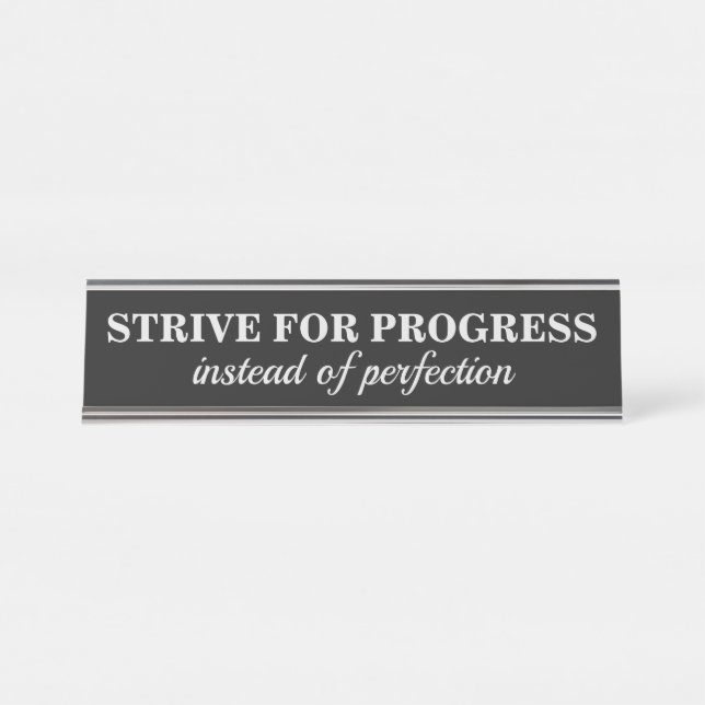 Nombre PROGRESE contra la placa del escritorio de la (Anverso)