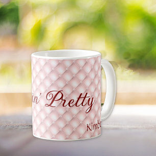 Nombre, taza de café de 11oz Sippin 'Pretty Pink T