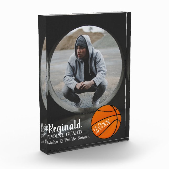 Nombre y año de la foto del jugador de baloncesto (Izquierda)