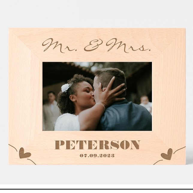 Nombres de boda sencillos Marco de madera grabado (Subido por el creador)