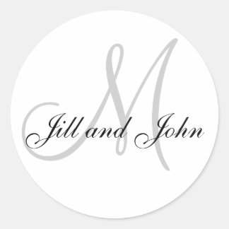 Nombres y pegatinas iniciales del favor de la boda