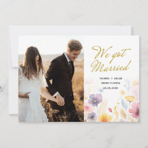 Nos casamos con una tarjeta de invitación boda flo