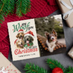 NOSOTROS TE FIRMAMOS CON NAVIDAD MASCOTA DE PERRO<br><div class="desc">Las postales de nuestros Navidades, inspiradas en el furor, presentan una imagen retro vintage de tres Labrador Golden Retrievers en Santa sombreros y la frase caprichosa 'We Woof You a Merry Christmas' en una fuente retro vintage. Añada una foto de su perro o gato, o incluso un retrato familiar con...</div>